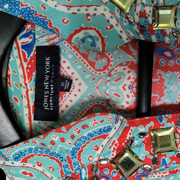 Jones New York size 1X paisley tunic with bling - Picture 4 of 5